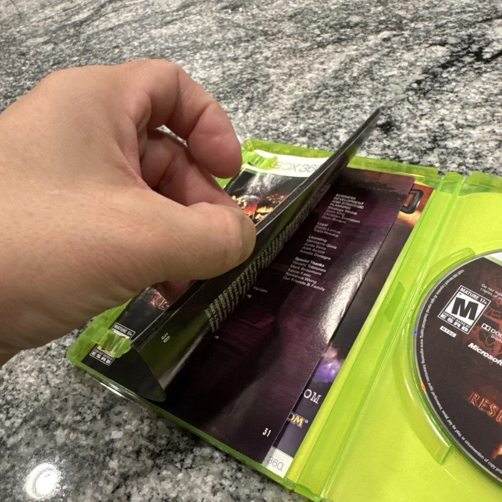 Resident Evil 5 - Microsoft Xbox 360‎ Capcom Complete With Manual